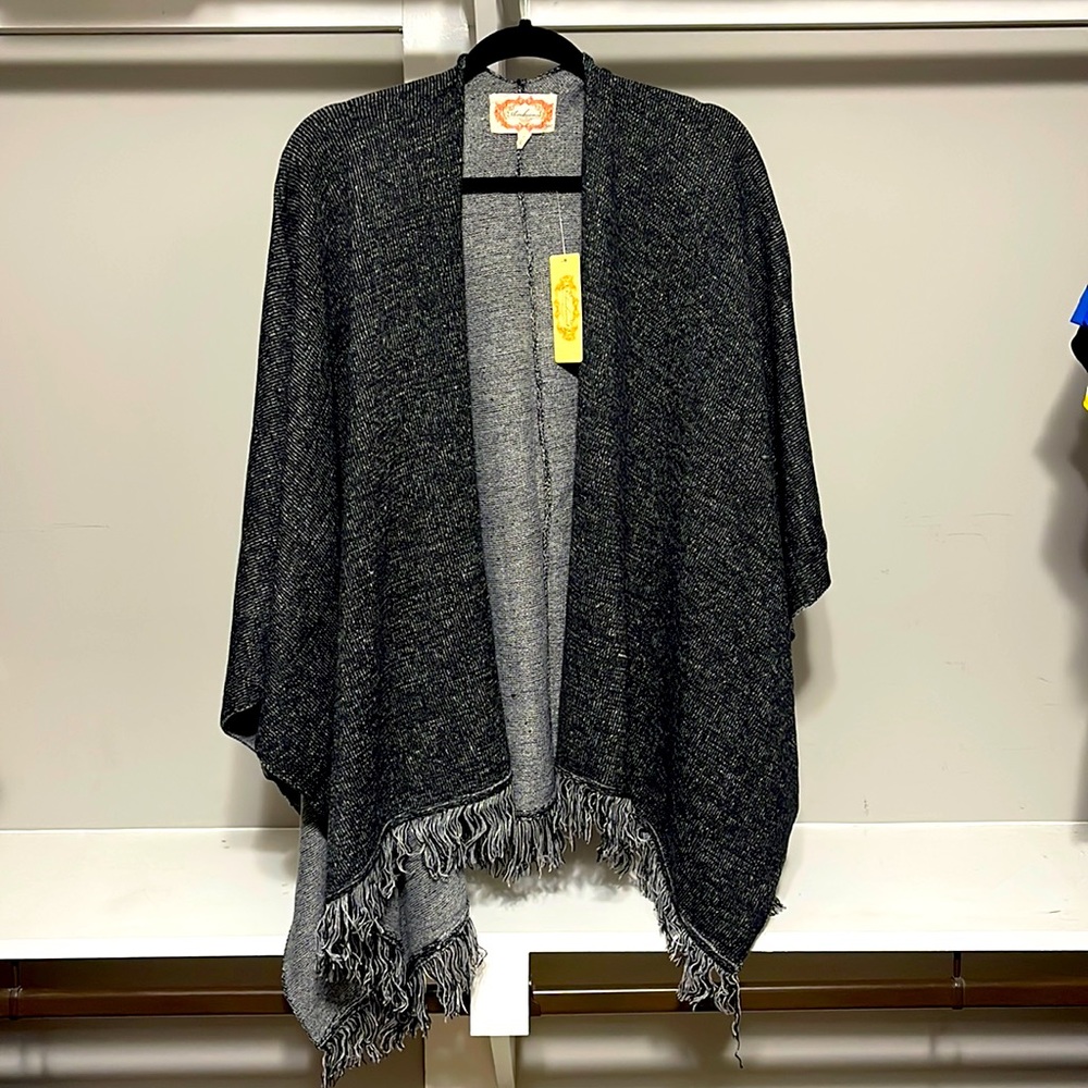 NWT Ambiance ladies comfy shawl stylish size small Dark gray